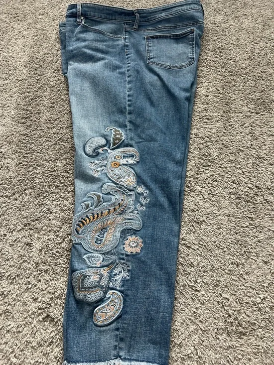 Chico's Women’s Embroidered Blue Slimming Girlfriend Slim Leg Ankle Jeans Sz 18R - Picture 4 of 14